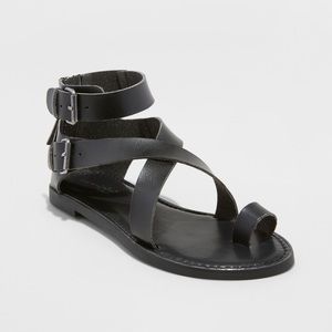Universal Thread Black strappy sandals